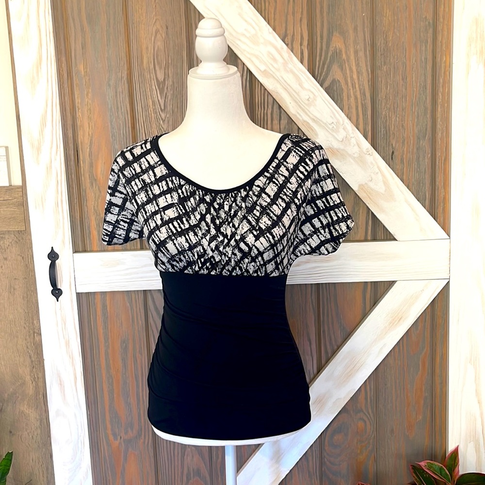 Form fitting professional blouse